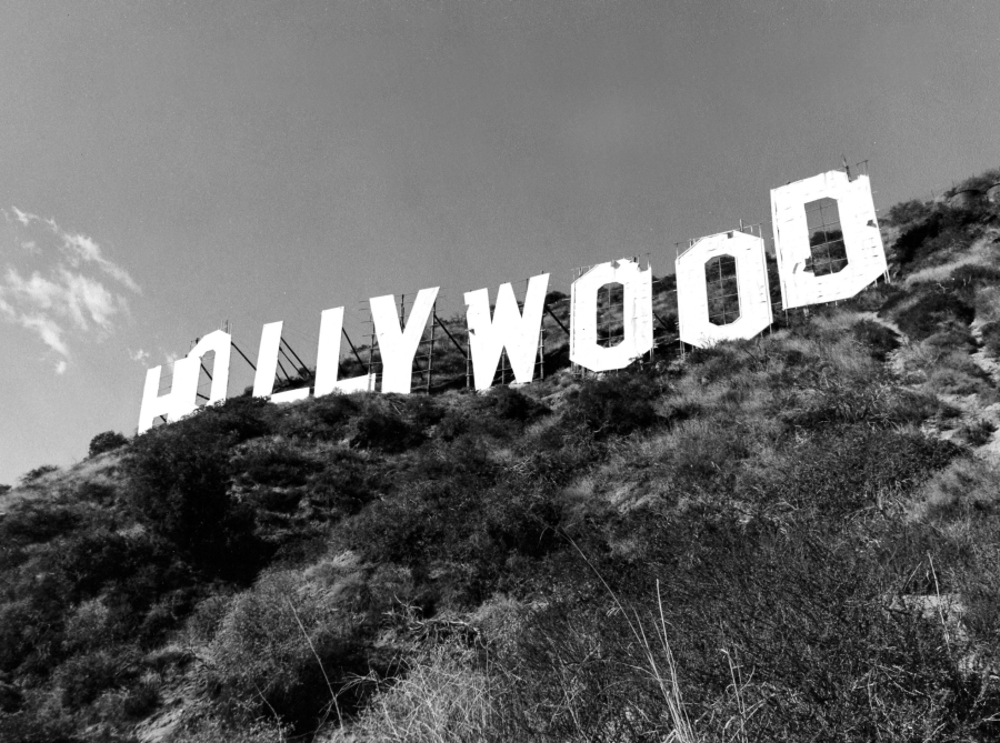 Hollywood Sign 1960 staring to deteriorate.jpg